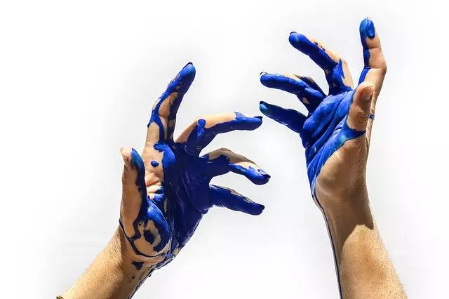 Os alunos de pintura também precisam se divertir enquanto aprendem.