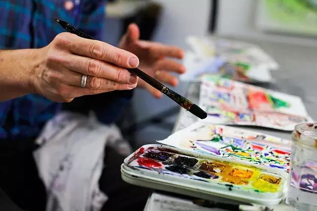 São várias as maneiras de se fazer cursos de pintura para iniciantes.