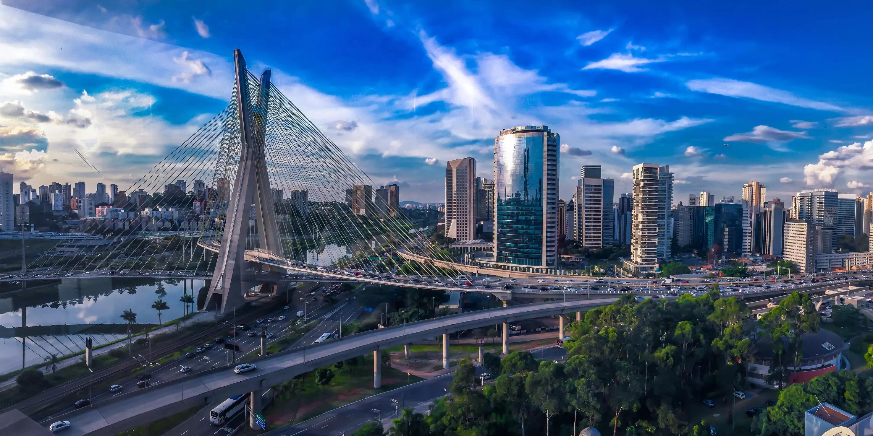 Uma grande metrópole possui muitas opções de aulas