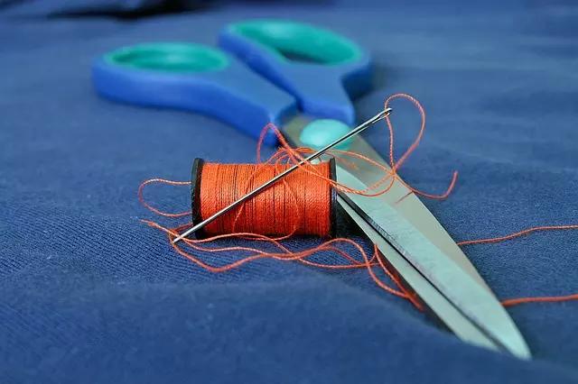 Depois de tanto curso corte costura, é chegada a hora de idealizar o projeto de costurar um vestidinho básico!
