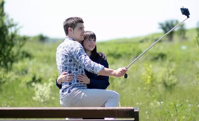 Você já possui um pau de selfie?