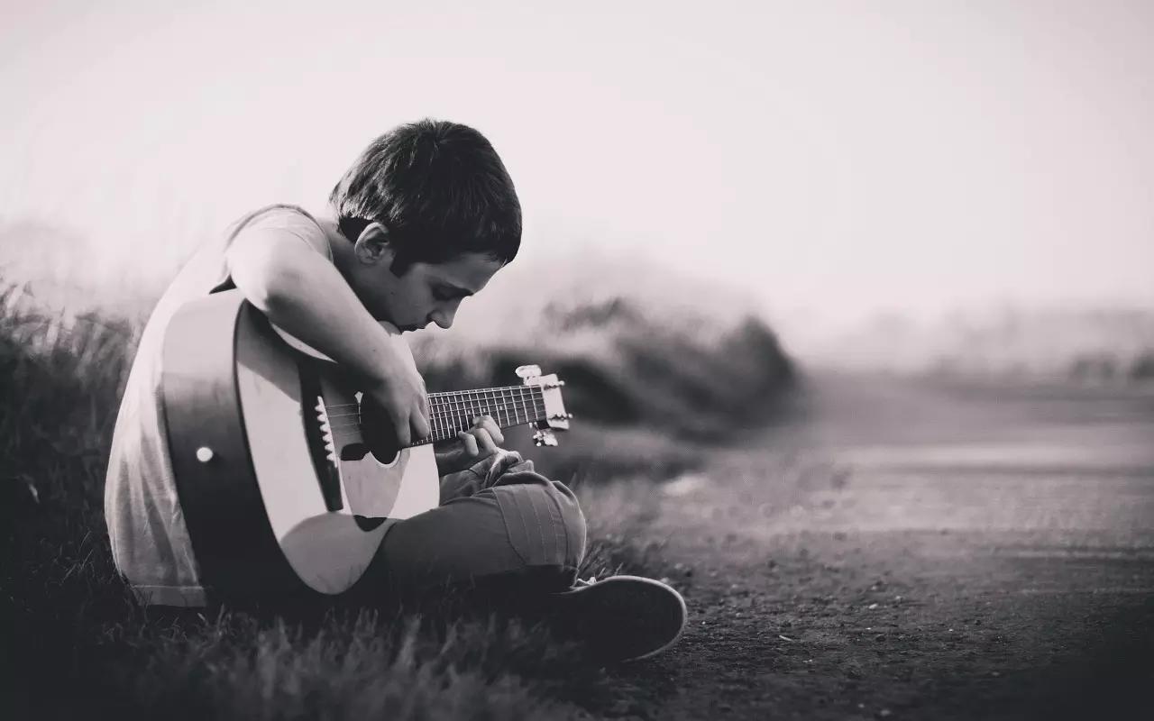 Quais são os benefícios de ser um guitarrista?