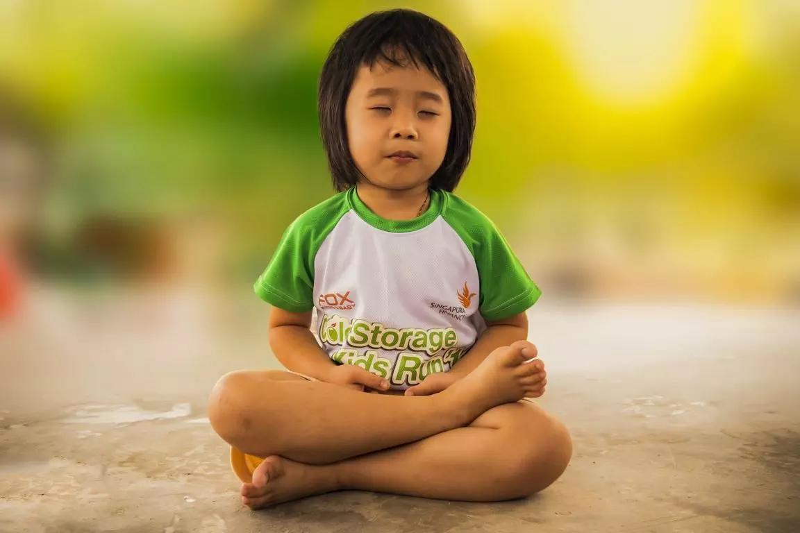 Faça meditação ainda criança