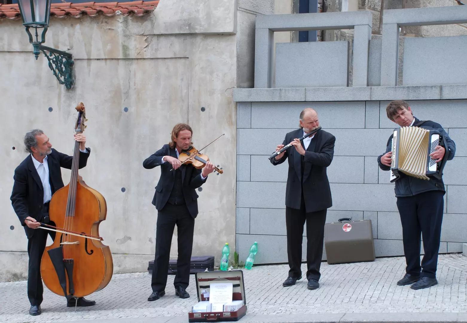 que tal tocar junto com outros especialistas musicais?