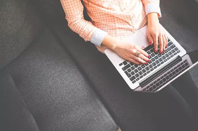 Descubra vários sites para aprender a língua árabe pela internet.