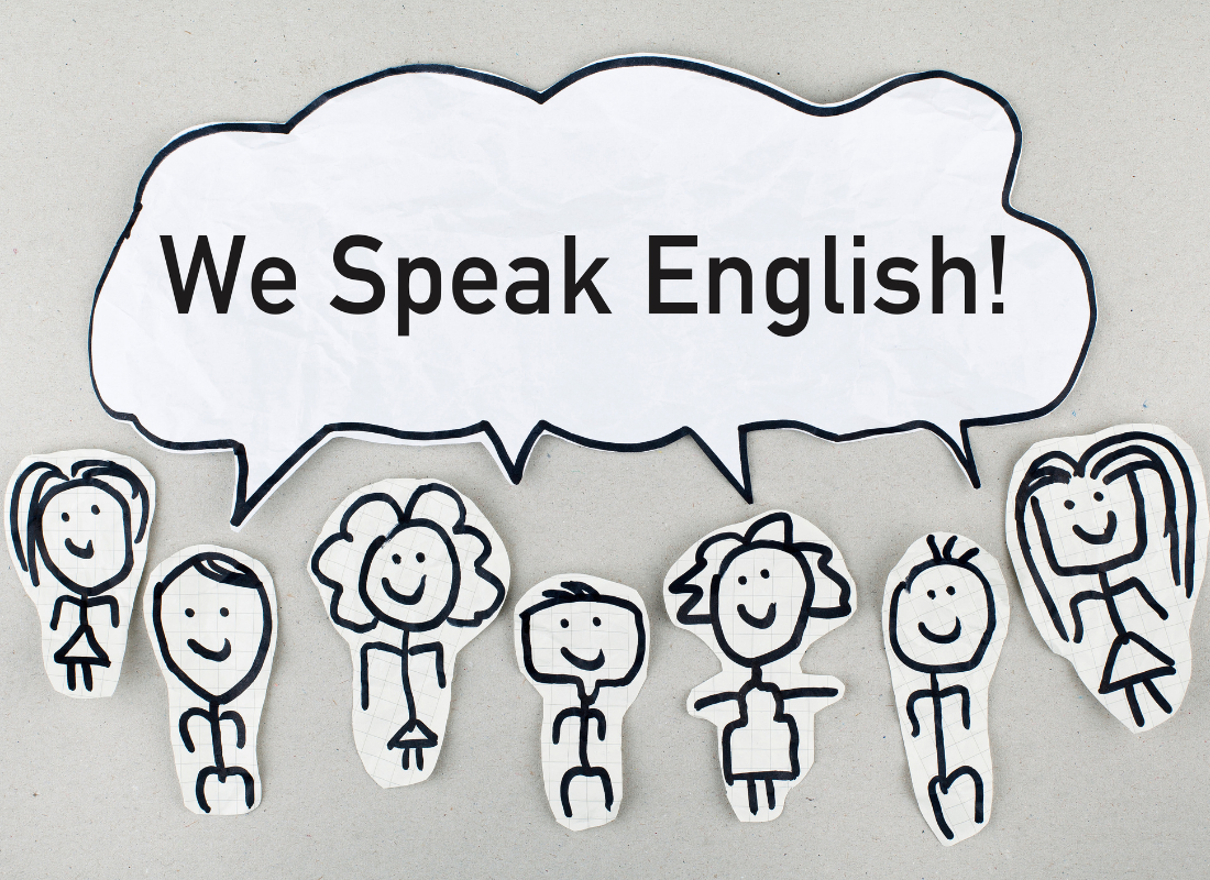 Desenho com pessoas recordadas em papel num fundo cinza com a frase falamos inglês