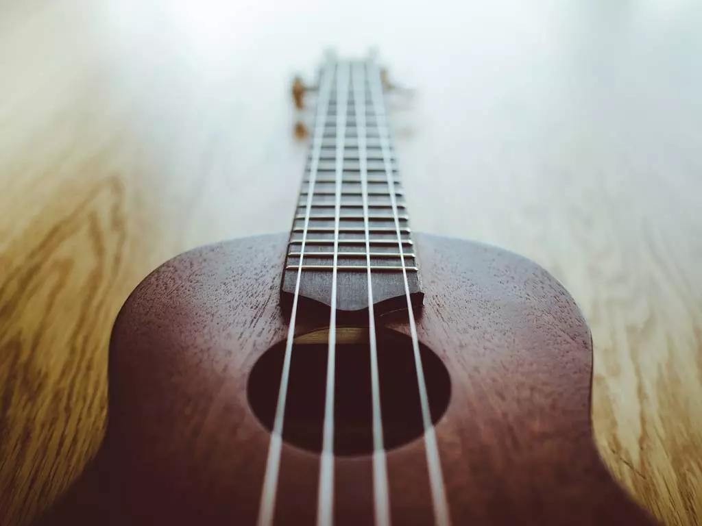 Faça aulas de violão