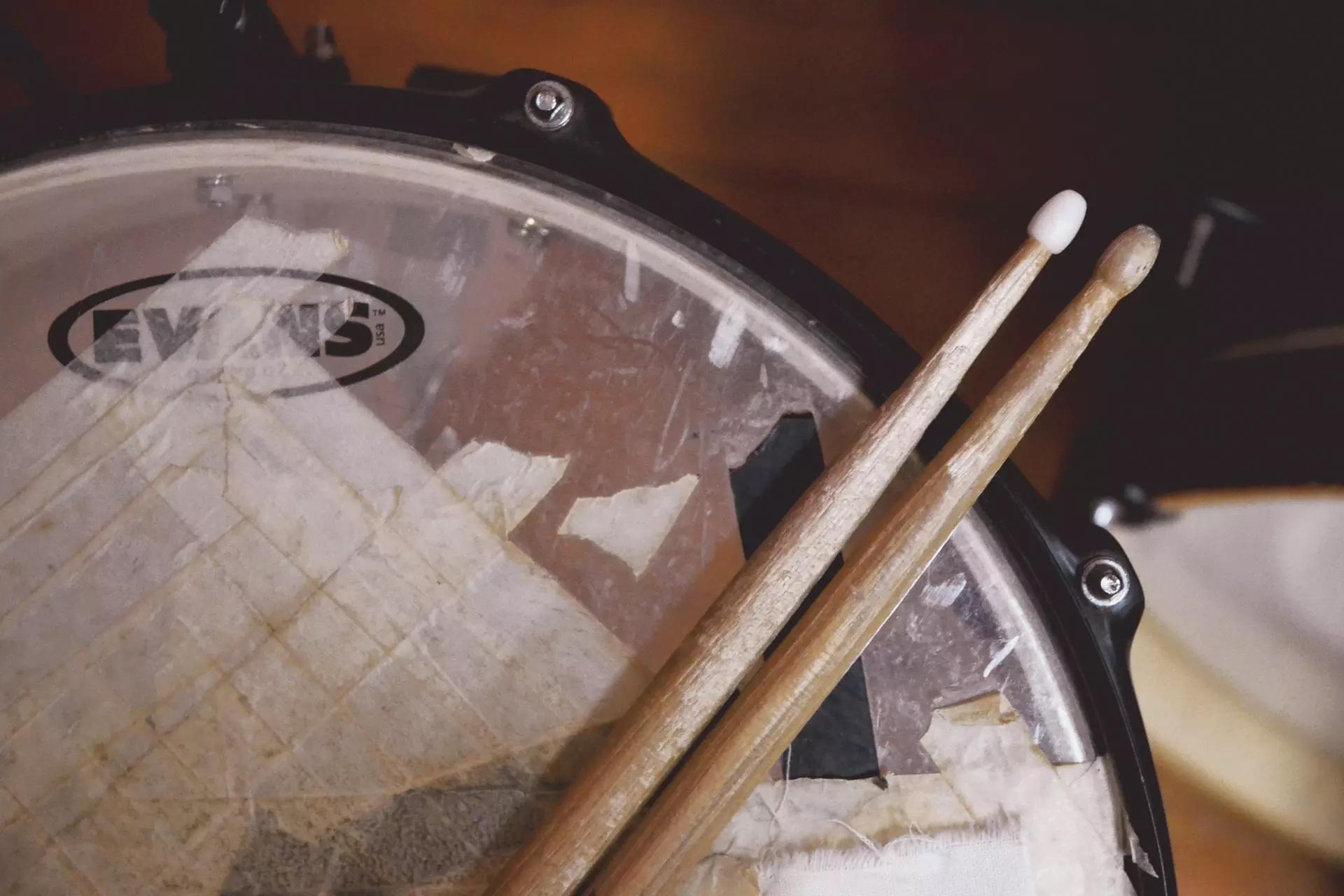 Quem toca bateria precisa de uma boa baqueta