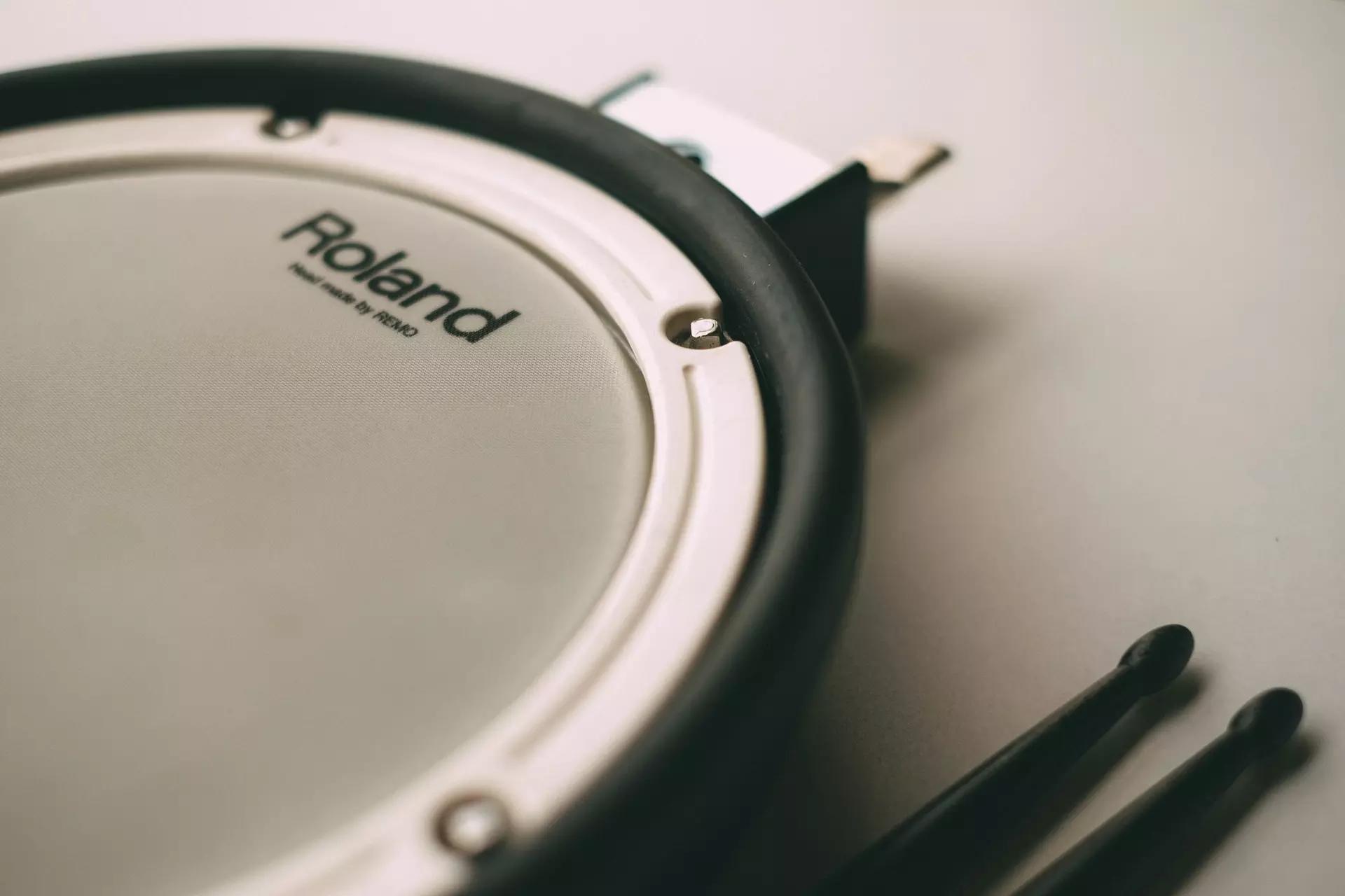 Conheça as vantagens de ser um baterista com um instrumento silencioso