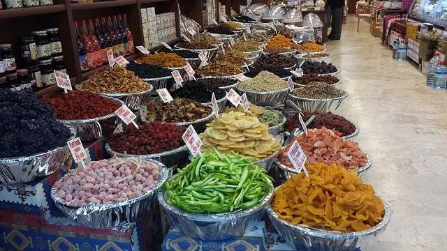 A culinária árabe também faz parte da cultura associada a esta tão rica língua.