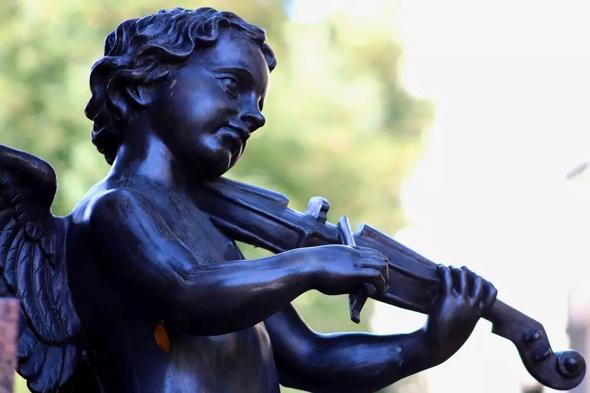 Faça aulas de um instrumento de corda