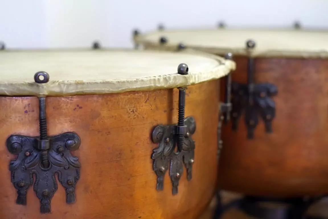 Aulas de percussão e teoria musical?