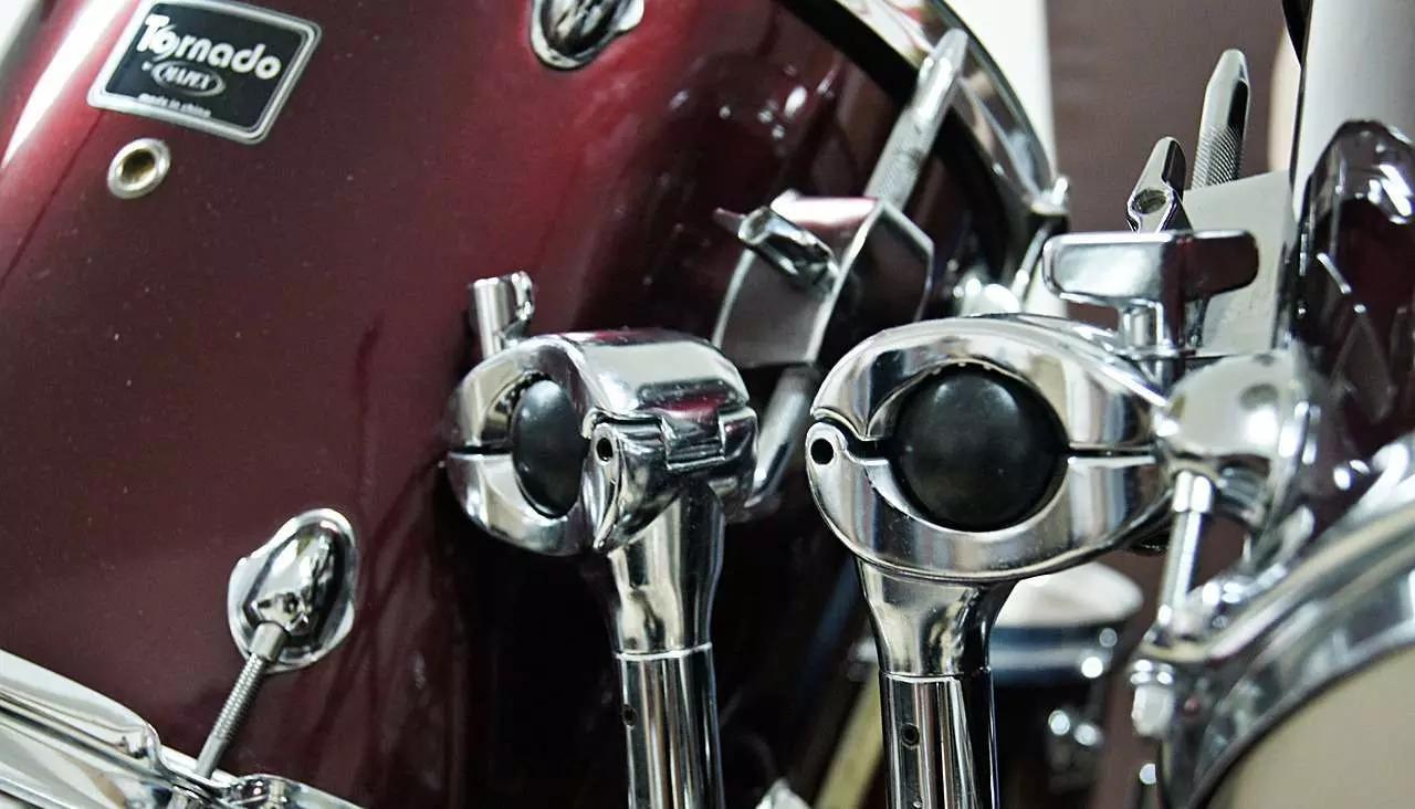 Melhore sua maneira de tocar percussão