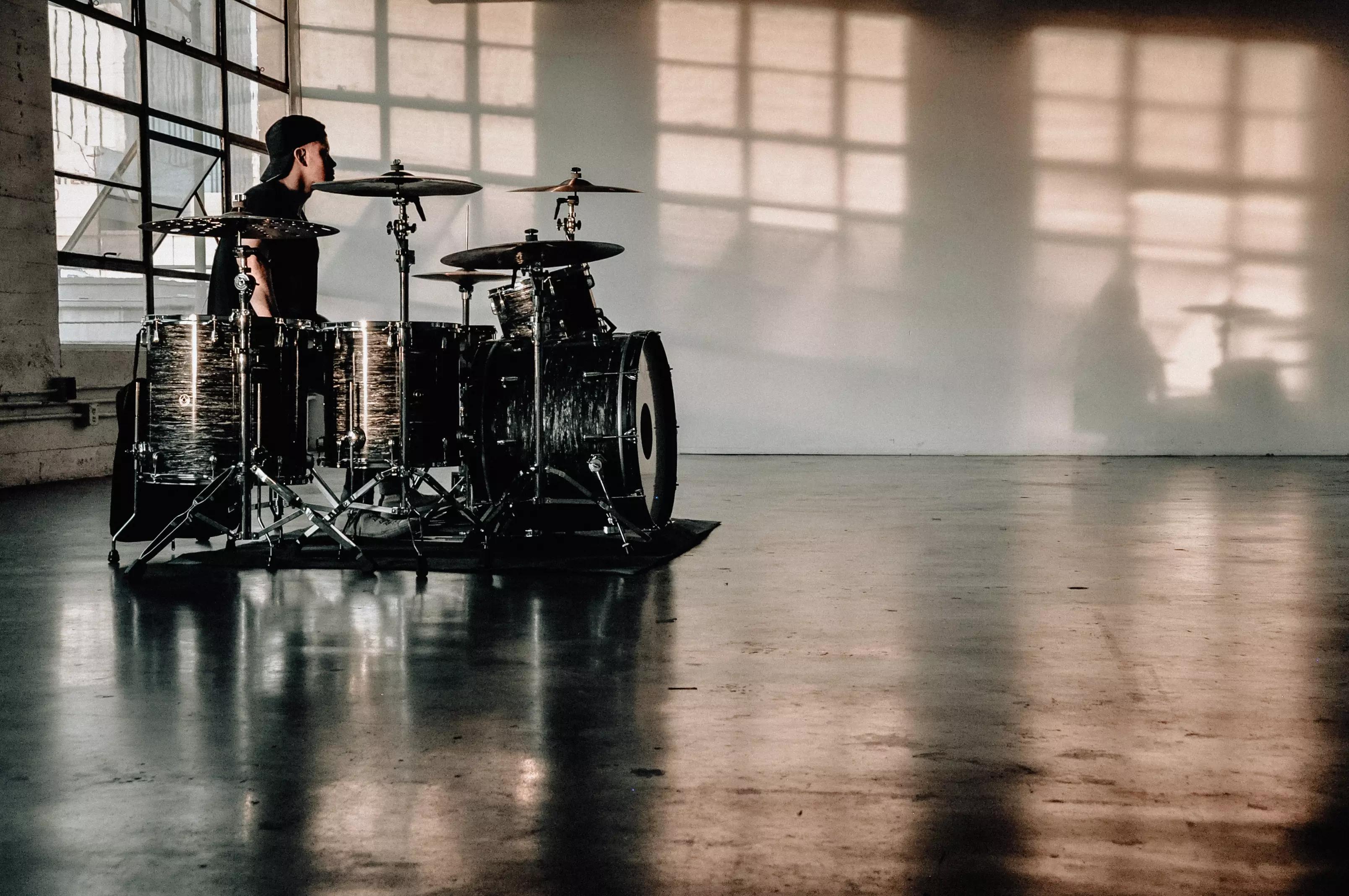 curso de música, aula de bateria e percussão