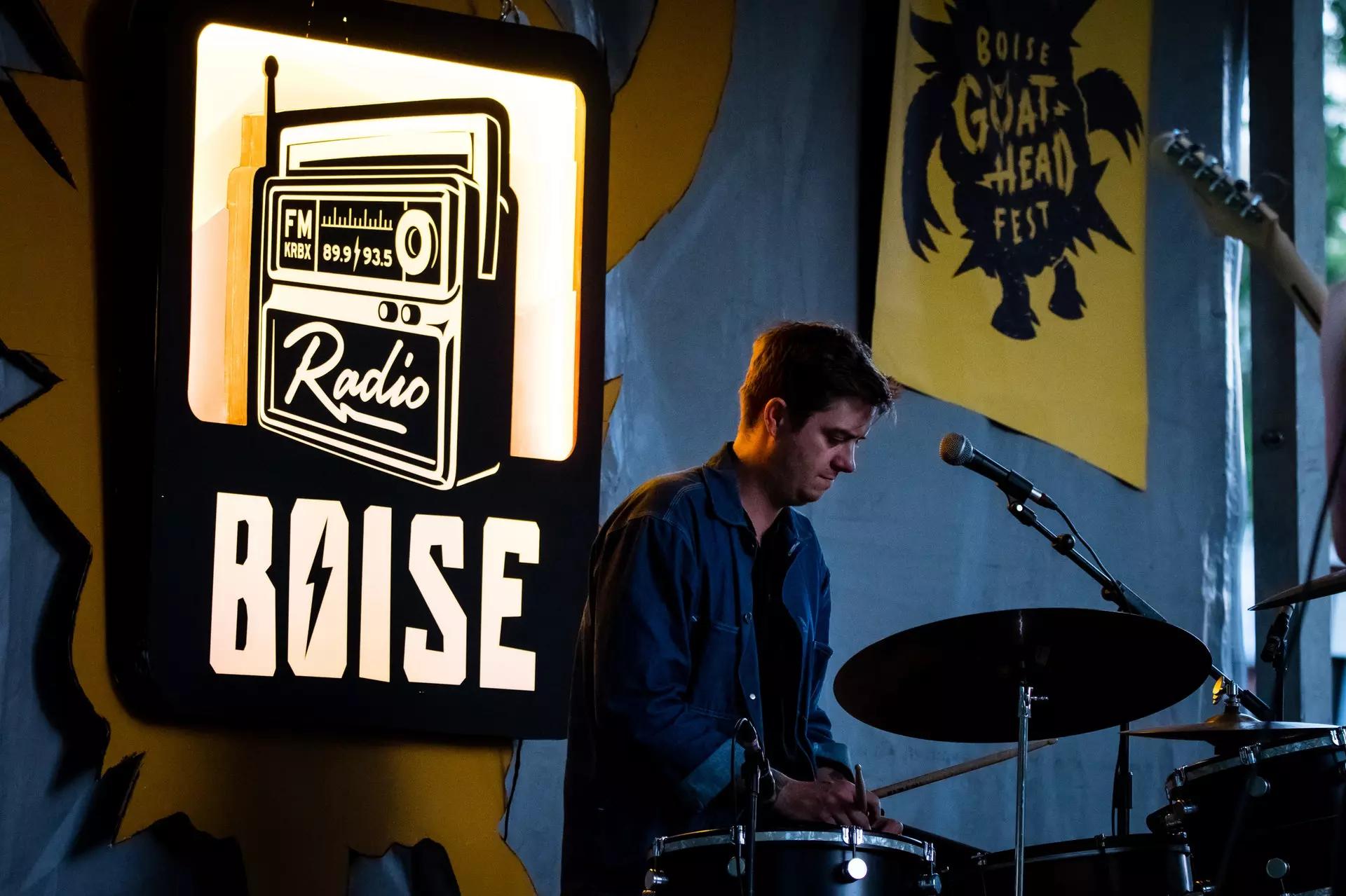 Como tocar jazz utilizando uma bateria acústica?