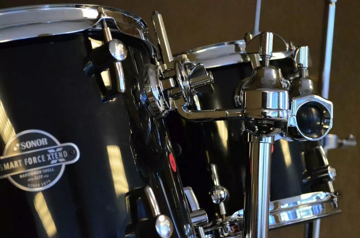 Faça aulas de bateria