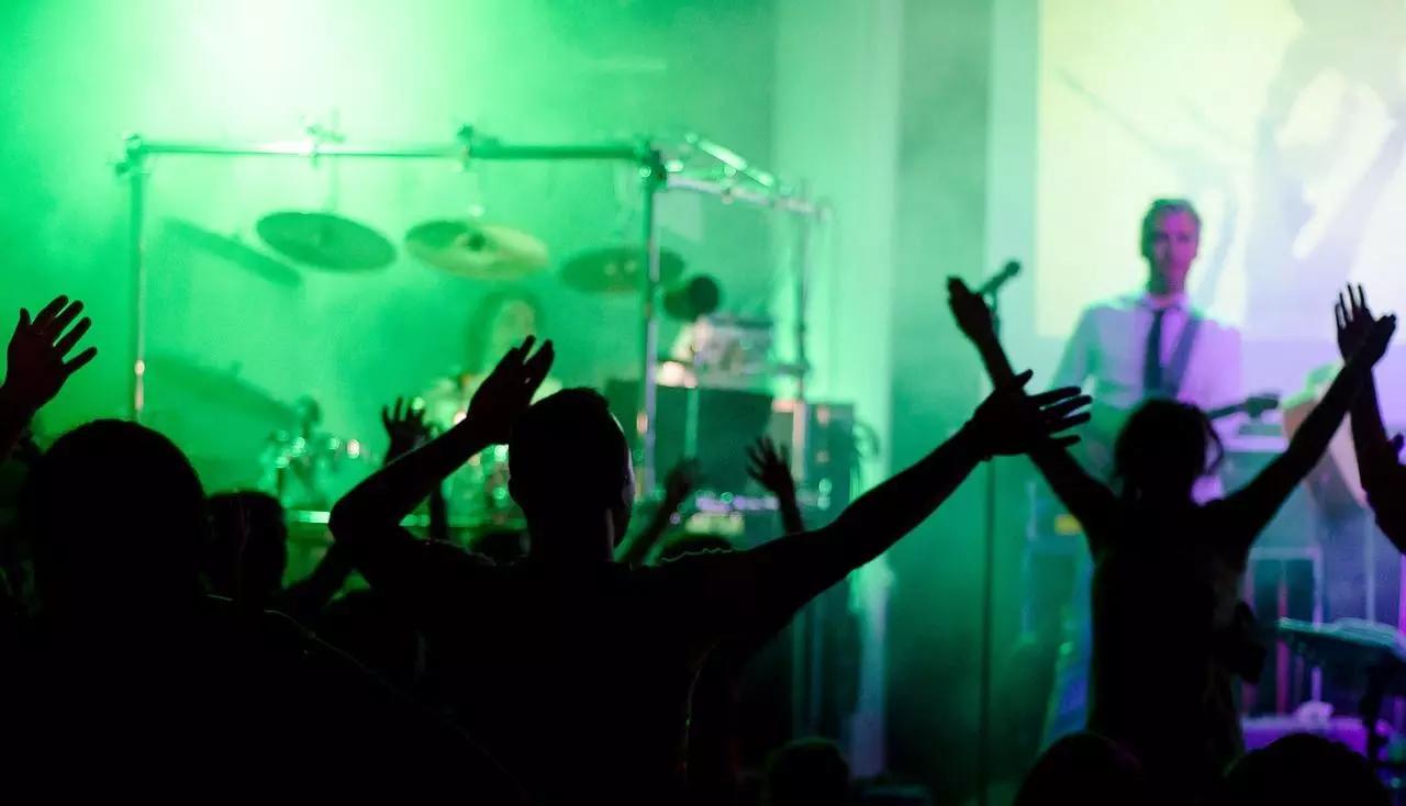 Faça aulas online de percussão