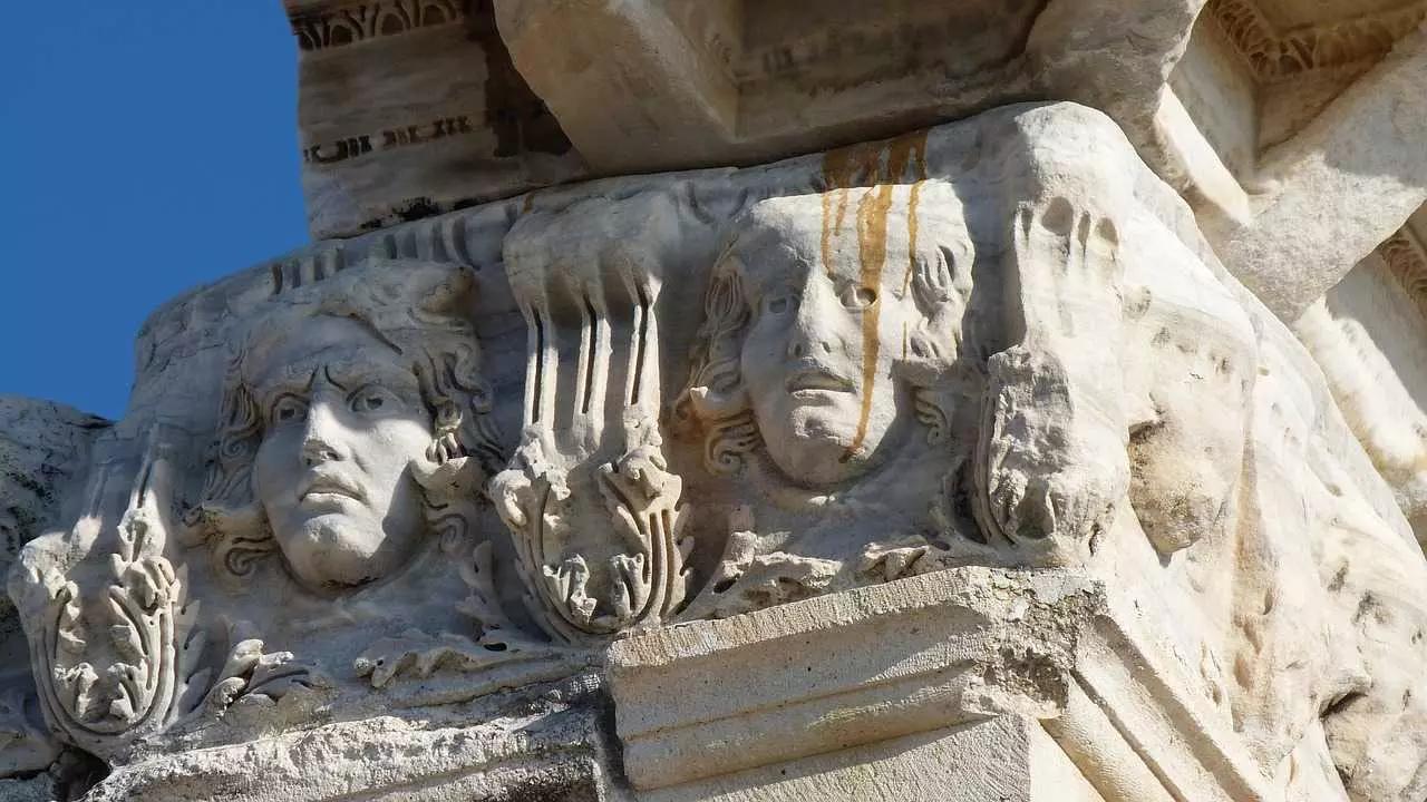 Aprenda o idioma de Roma Antiga