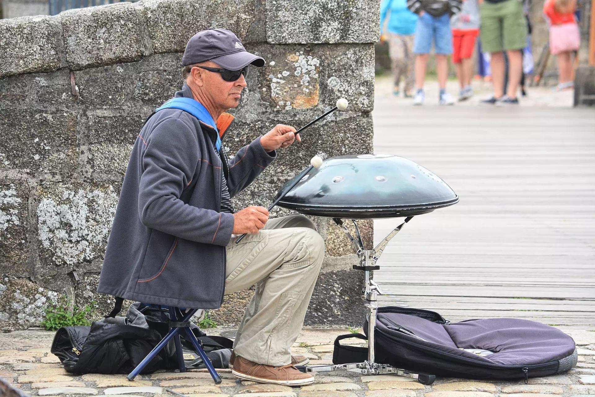 Como tocar bateria só com as baquetas