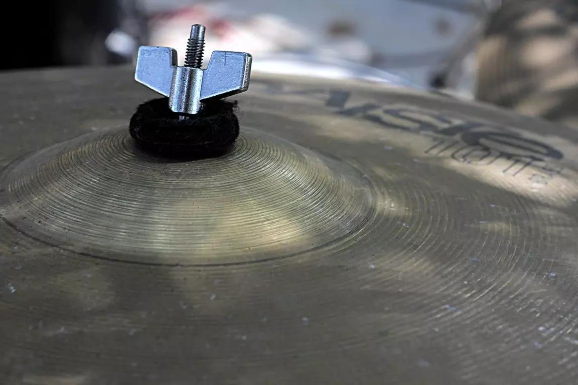 Faça aulas de percussão