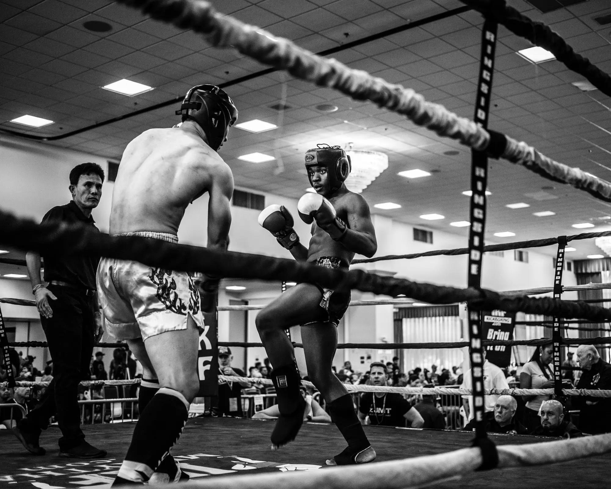 boxe francês é um tipo de arte marcial estilo kickboxing