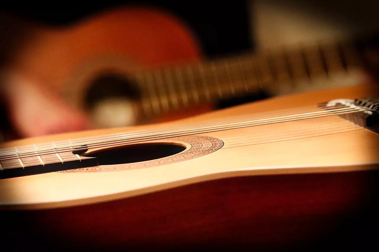 Noções básicas para conhecer a guitarra.