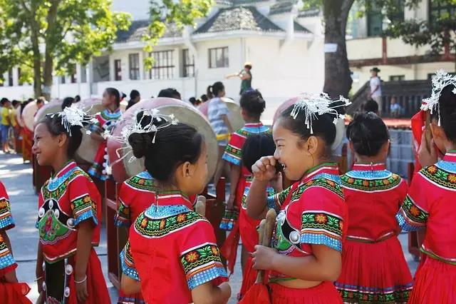 Aprender chinês é mais fácil para as crianças.