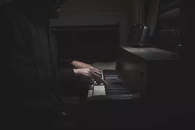 Aprender piano com professor