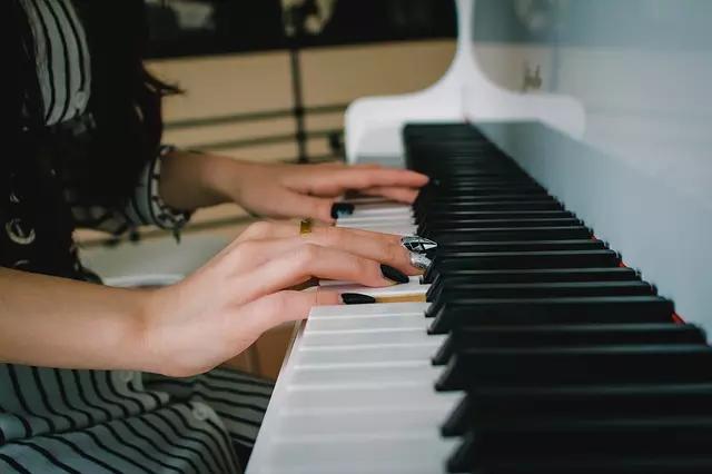 Flavia Alessandra piano
