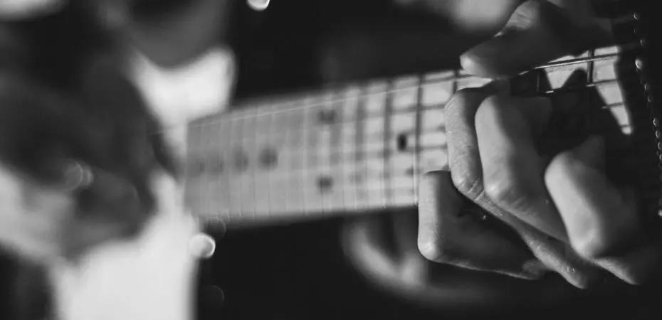 Dicas para aprimorar suas técnicas de violão.