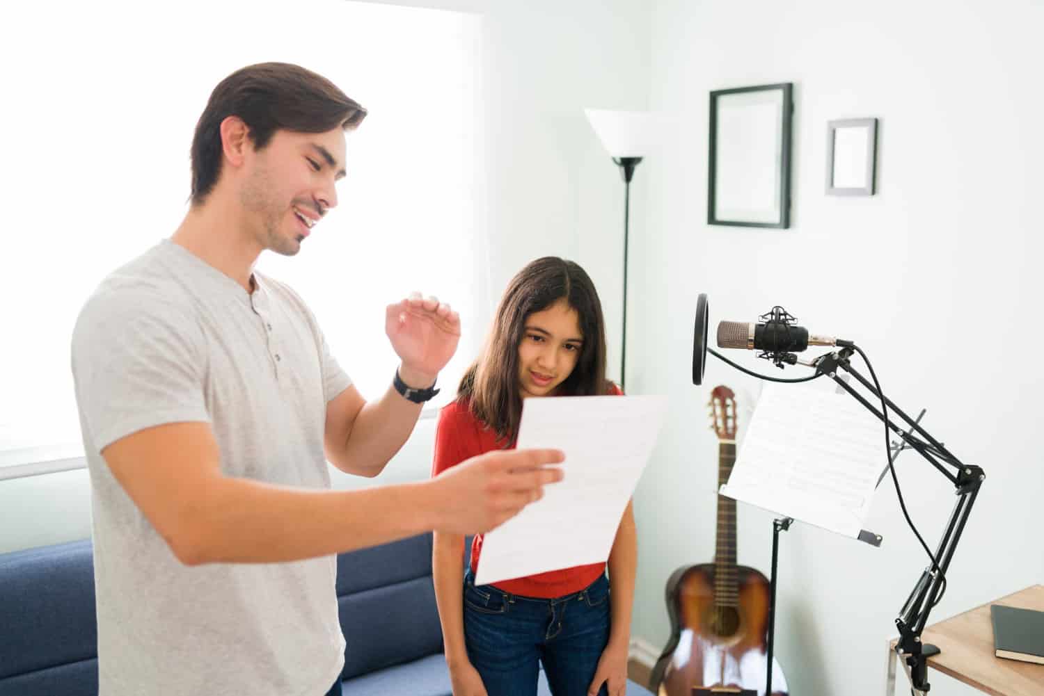 lendo uma musica e aprendendo a cantas