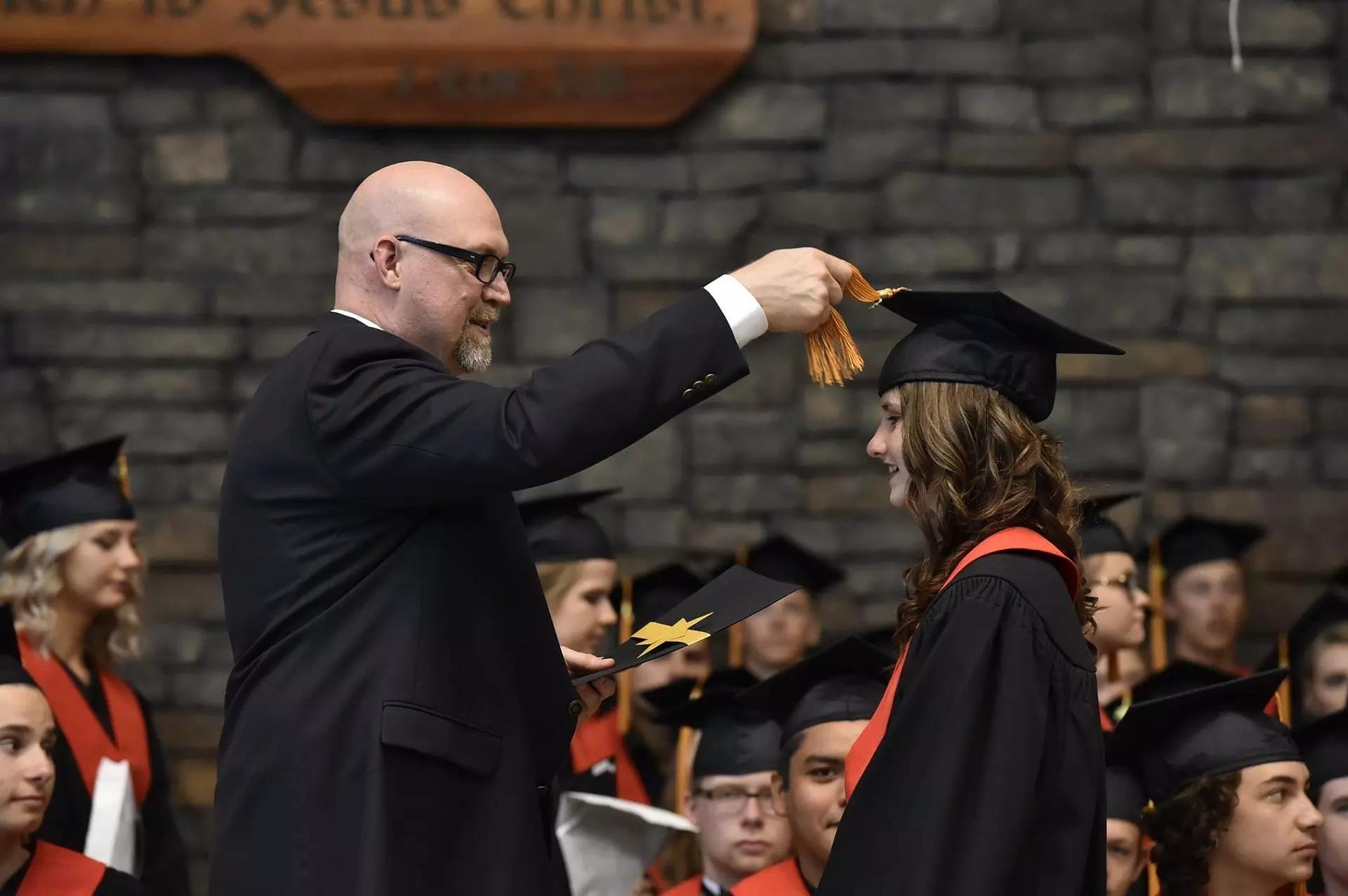 As melhores vagas de professor de russo são conquitadas por quem tem diploma.