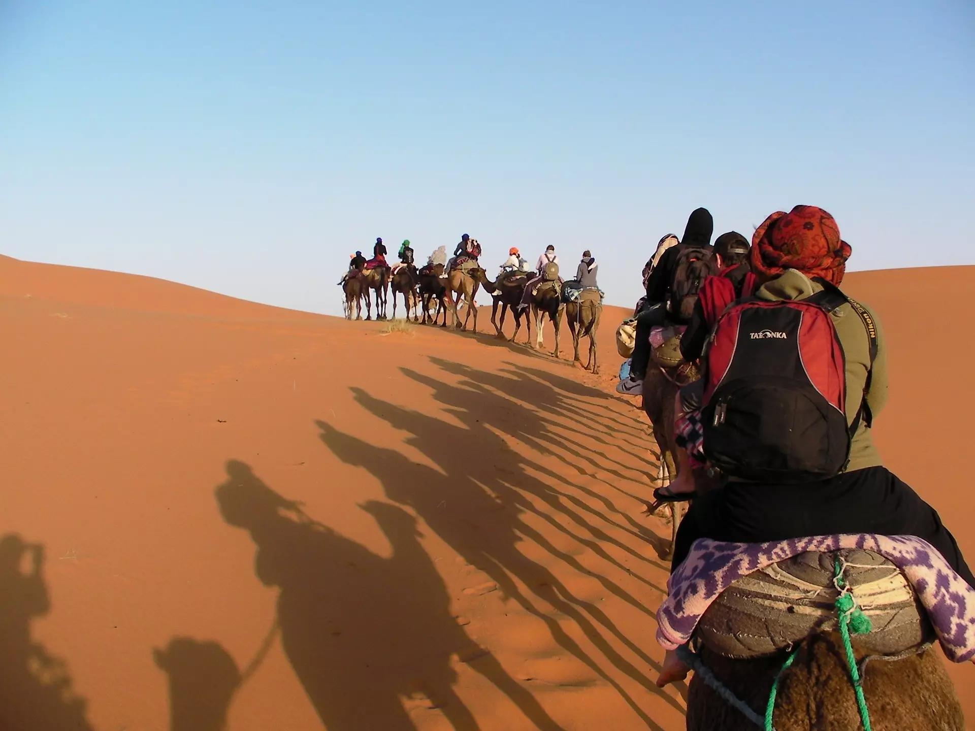 Aprenda árabe se jogando no deserto do Marrocos.
