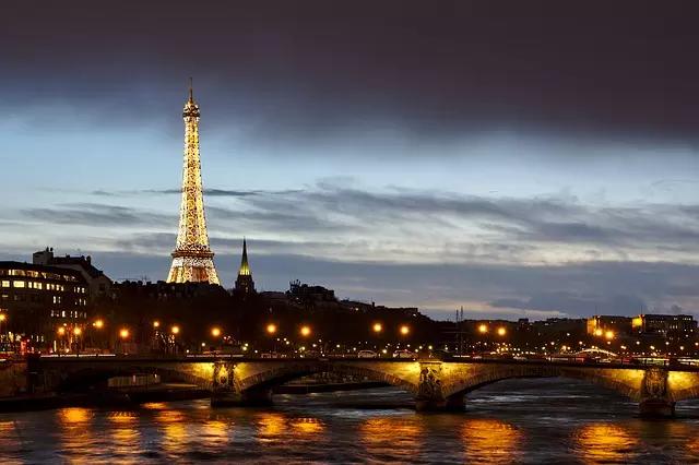 Aulas de frances te ajudam muito antes de uma viagem a Paris.
