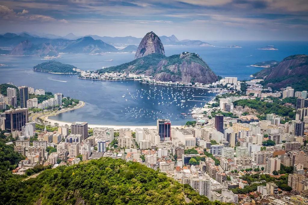 a preparação inclui muita pesquisa para escrever bem