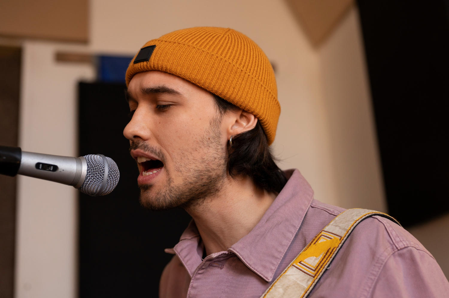Aluno aprendendo a cantar.