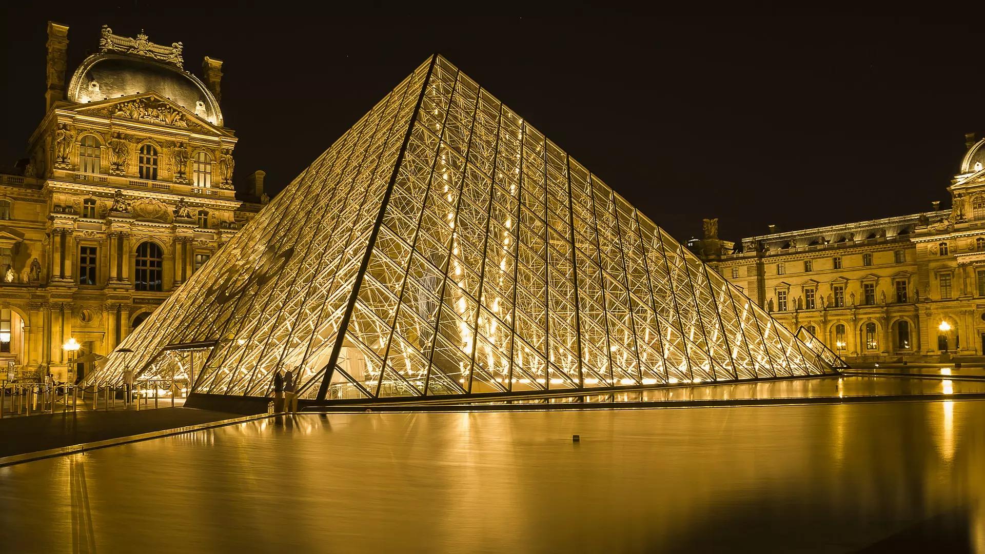 Confira as grandes obras de arte do museu do Louvre.
