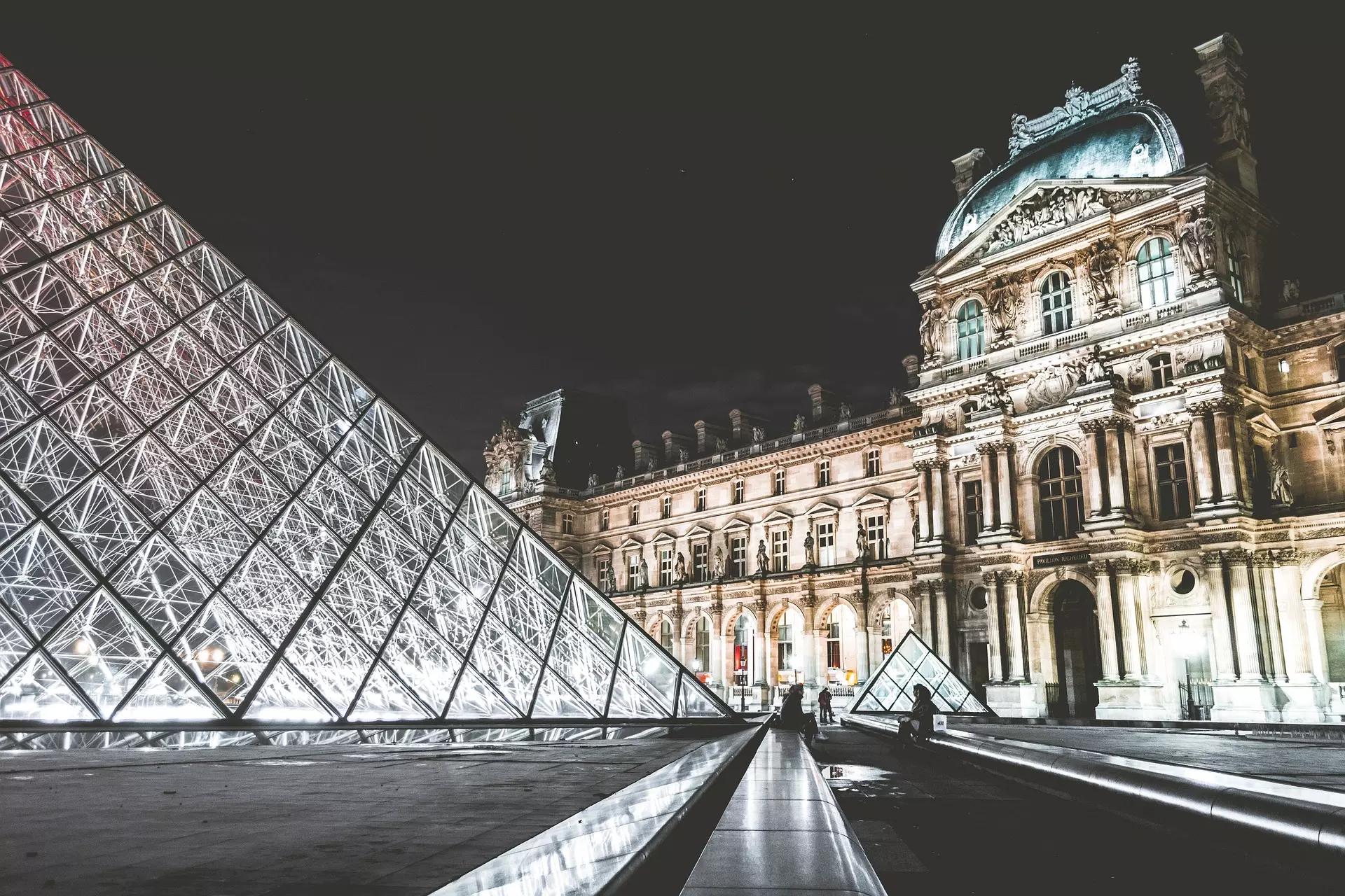 Louvre grande museu