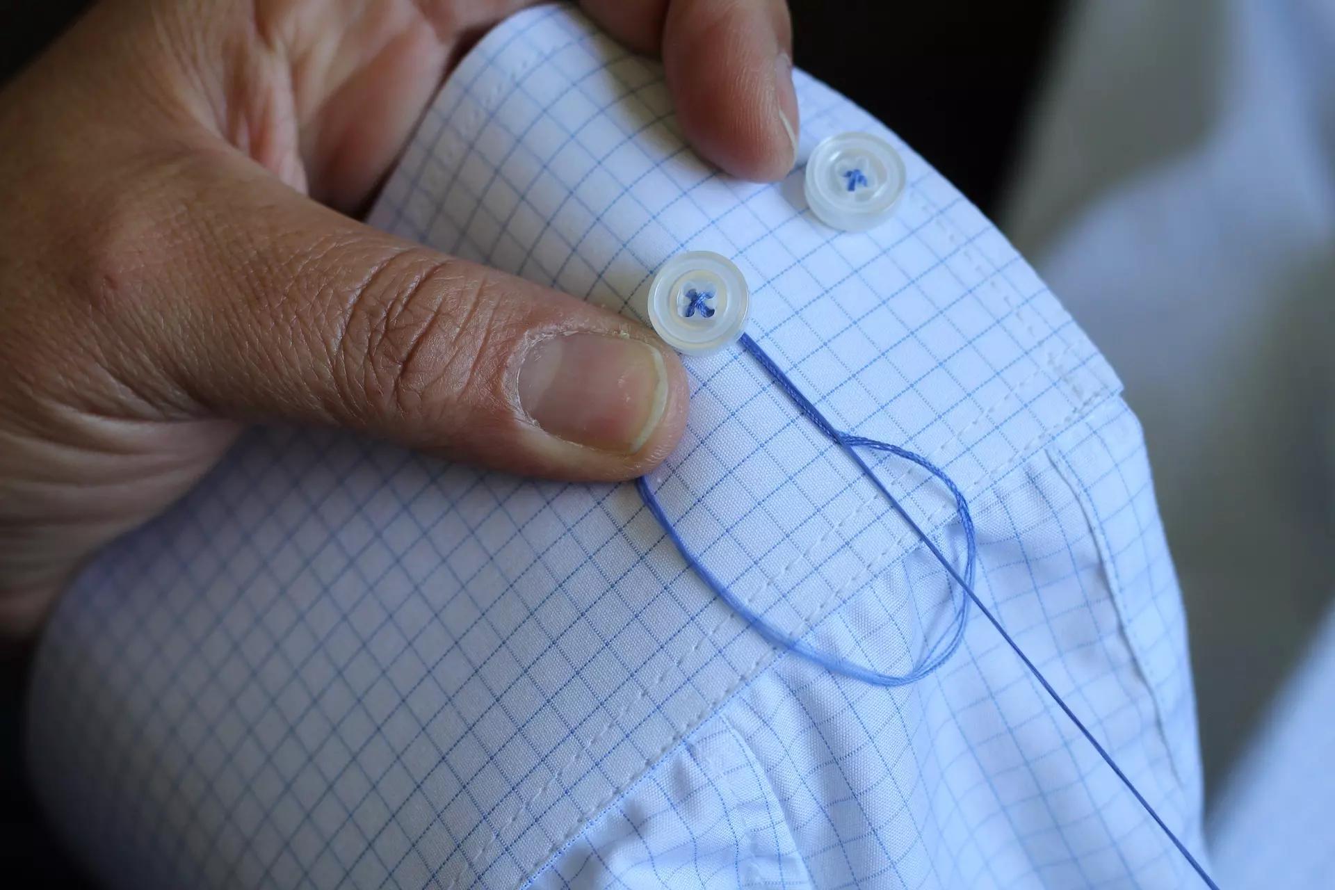 curso de corte e costura para aprender a costurar botão
