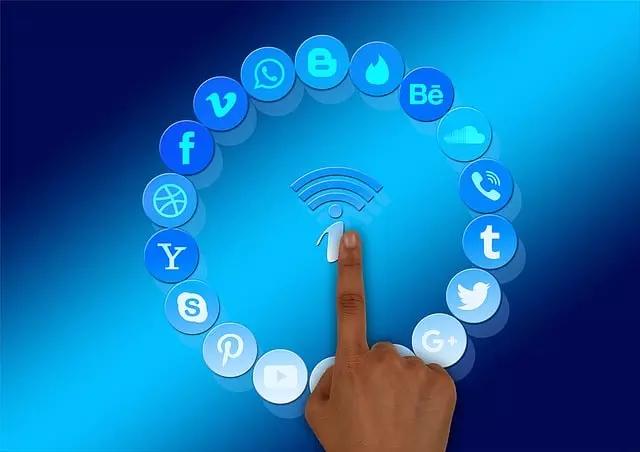Com wifi pode conectar-se a qualquer app ou site para aula