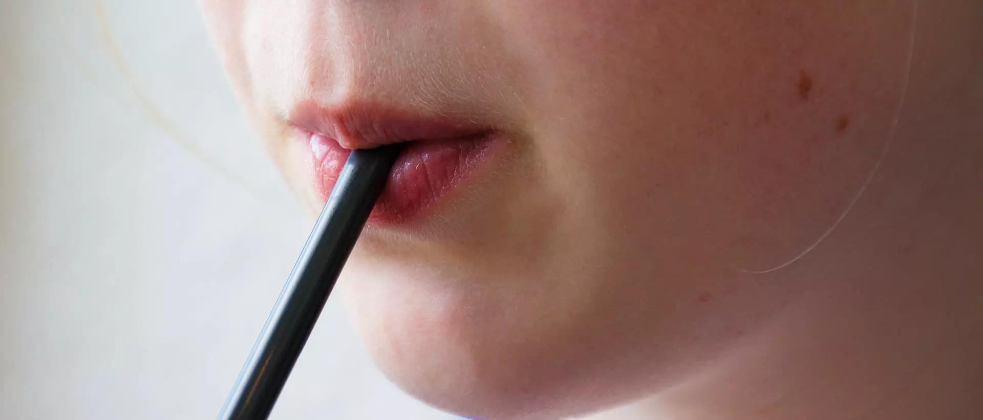 A técnica do canudo é uma ginástica vocal bem fácil.