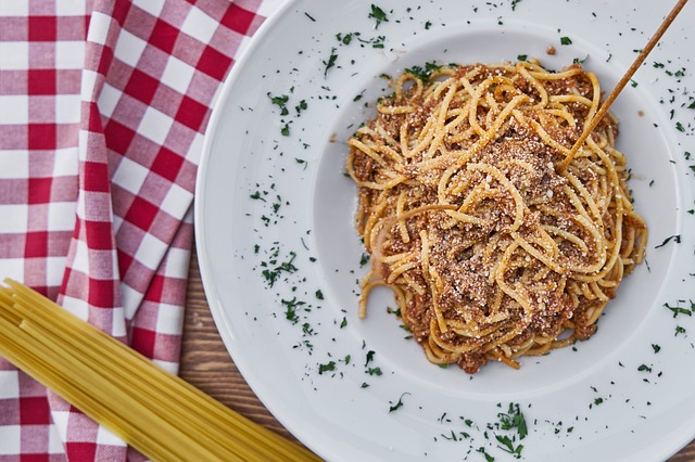 Prato de macarrão a bolonhesa
