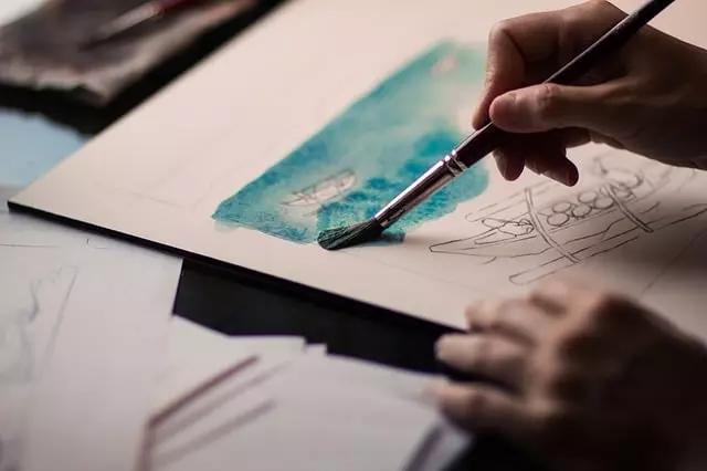 O uso de diferentes pincéis vai permitir mais texturas.