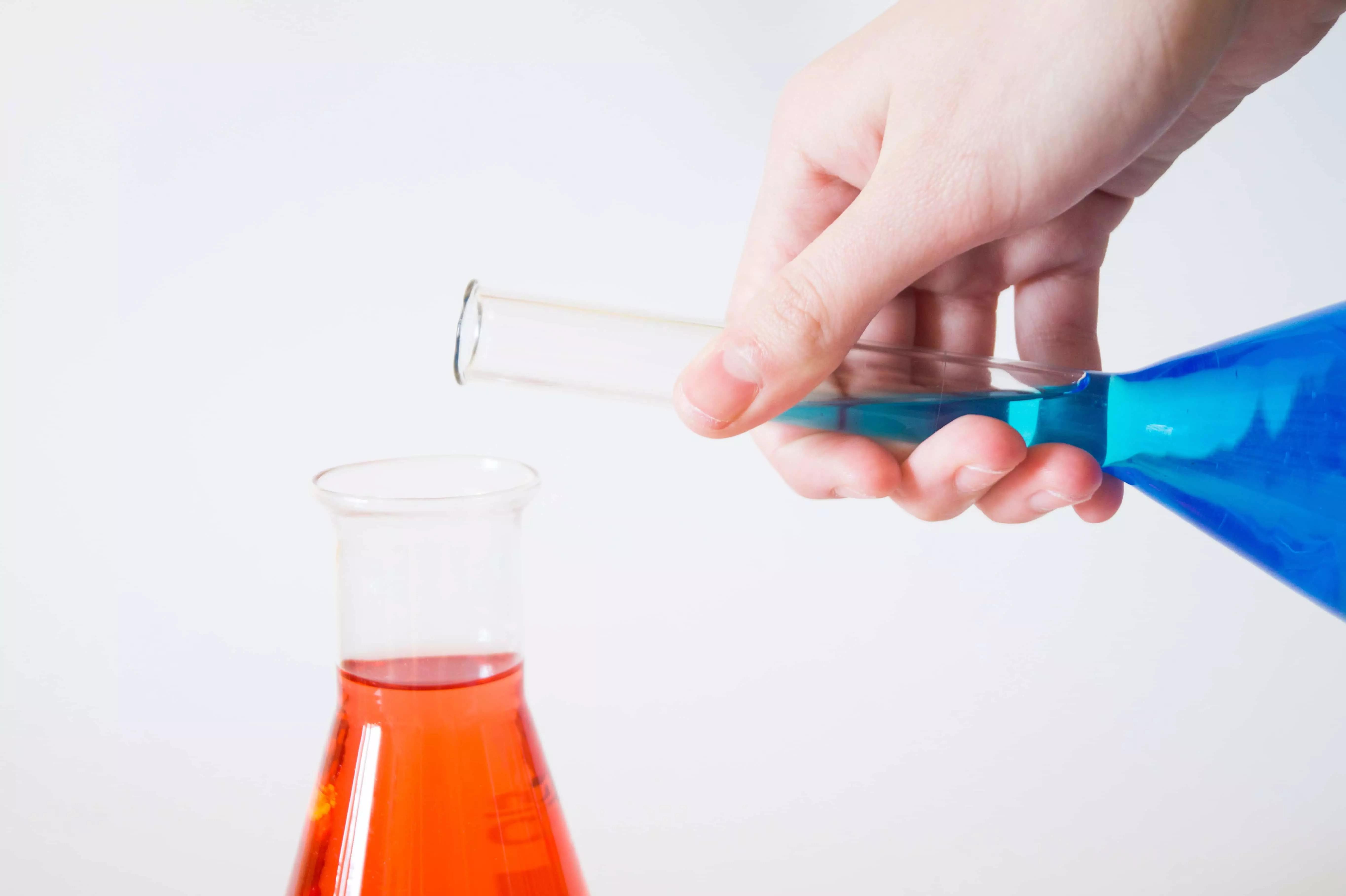 aula de química no laboratório