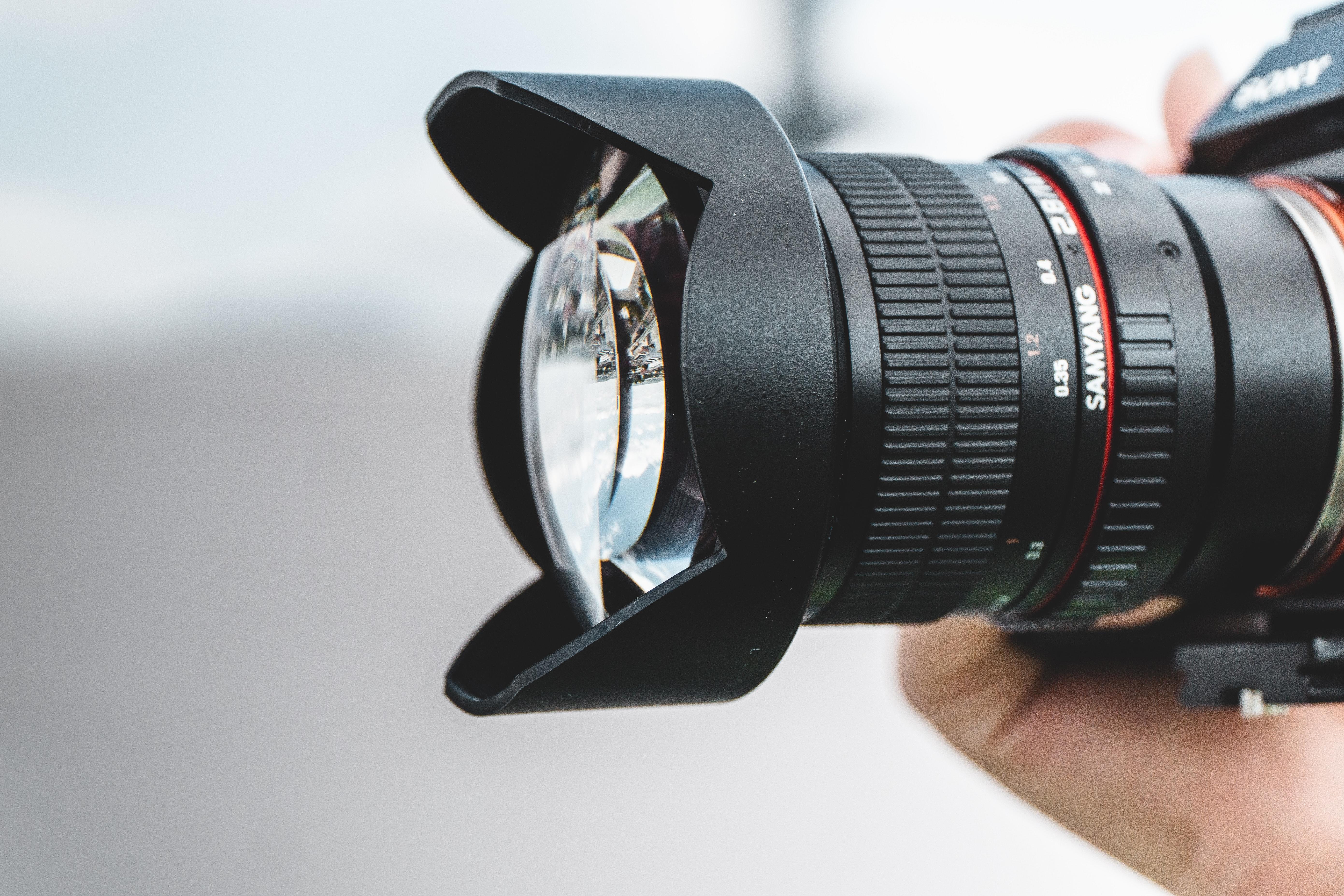 O olhar do fotografo pela lente da camera