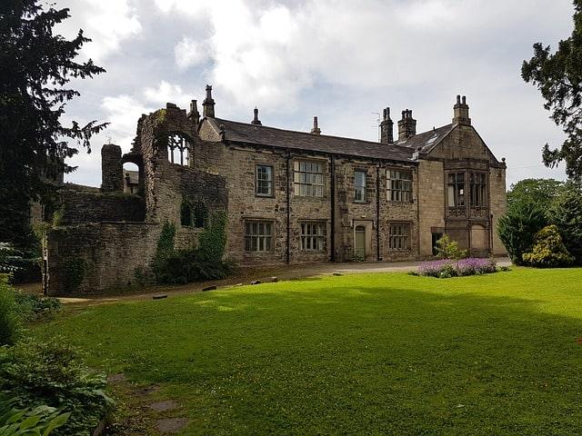 Casa medieval em ruinas.