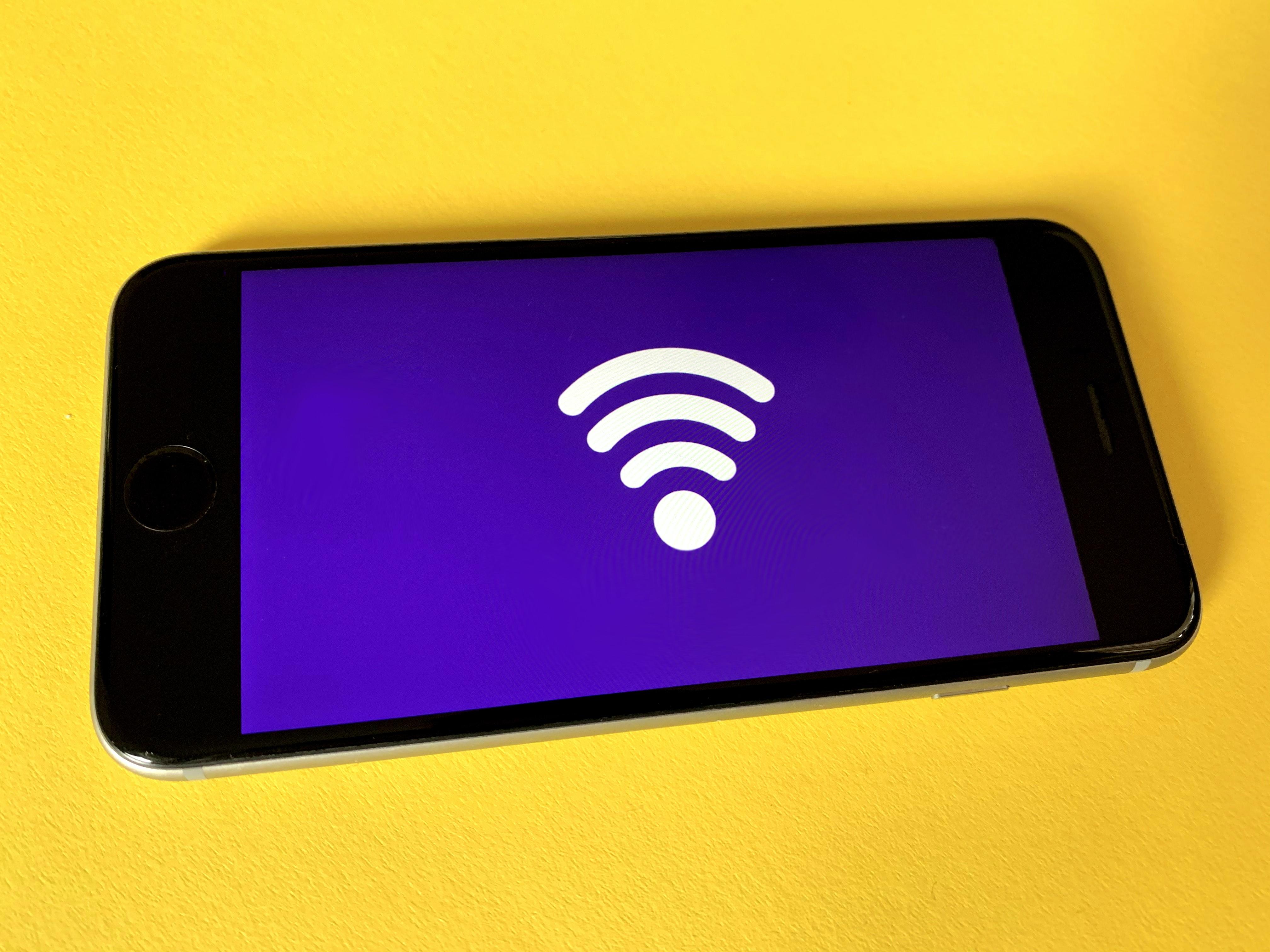 Conectar-se ao wifi para ter aulas online de reforço escolar
