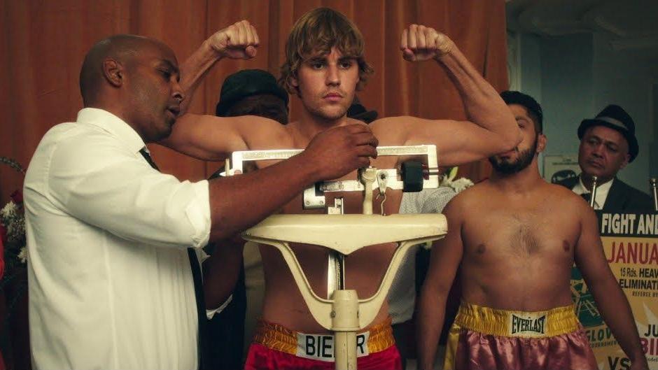 Justin Bieber no clipe "Anyone"