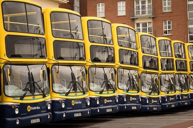 ônibus de dois andares em Dublin.