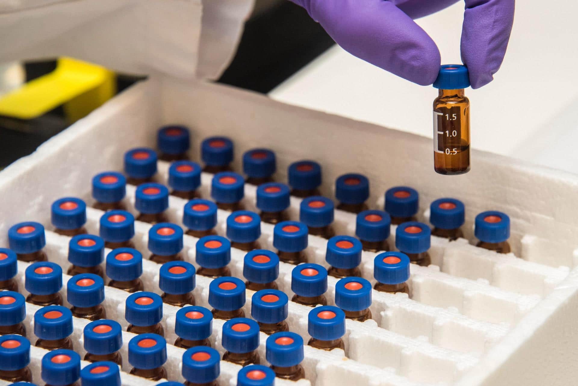 Imagem de uma análise HPLC de compostos aromáticos, a qual faz parte do grupo de otimização de enzimas da JBEI, divisão de desconstrução, no Laboratório Nacional de Lawrence Berkeley.